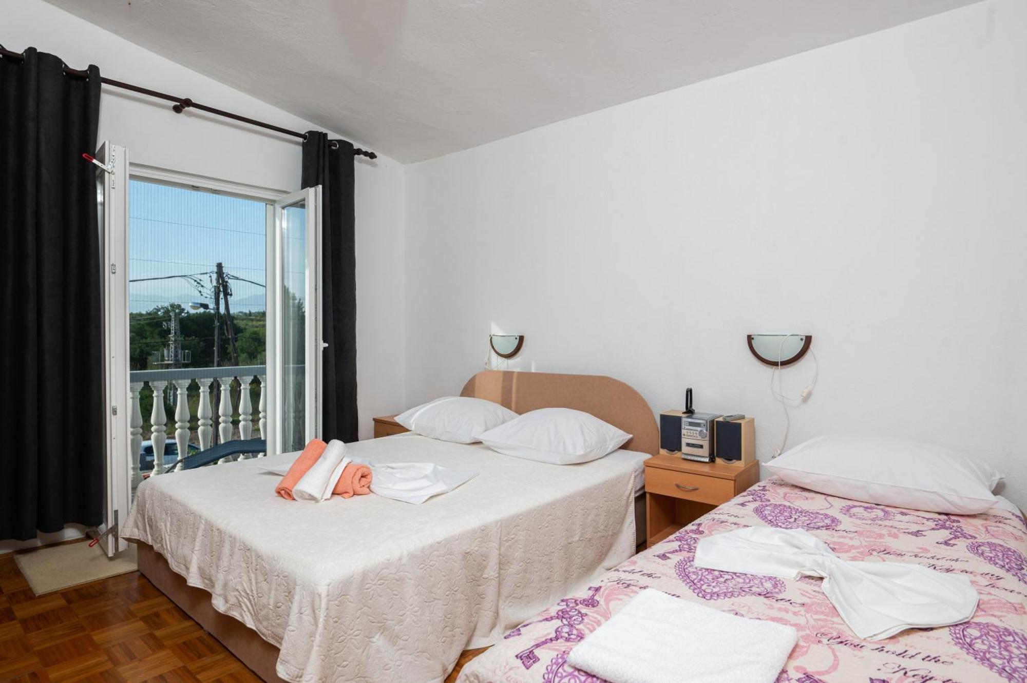 Marina'S Apartments Razanac Room photo