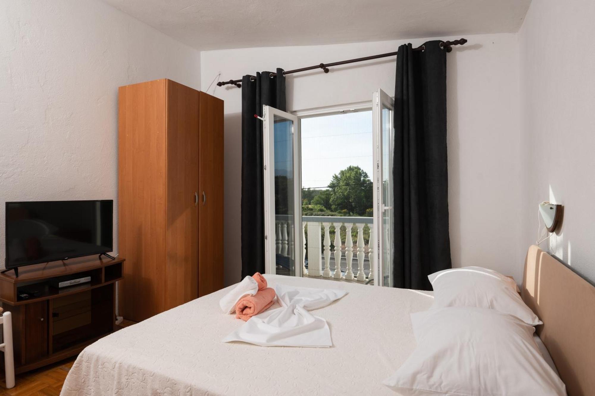 Marina'S Apartments Razanac Room photo